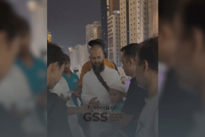 Berbagi Nasi Box di Tanah Haramain Untuk Jamaah Umrah