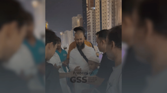 Berbagi Nasi Box di Tanah Haramain Untuk Jamaah Umrah