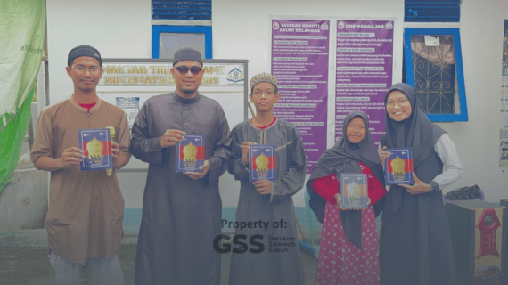 Penyaluran Al-Quran dan Iqra Untuk Santri Tuna Rungu