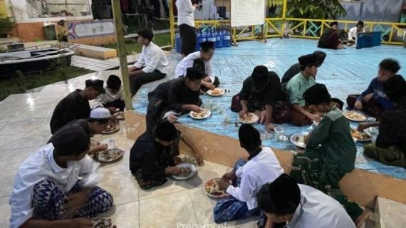 Berbagi Buka Puasa Bersama Para Santri di Ponpes Serumpun Cahaya